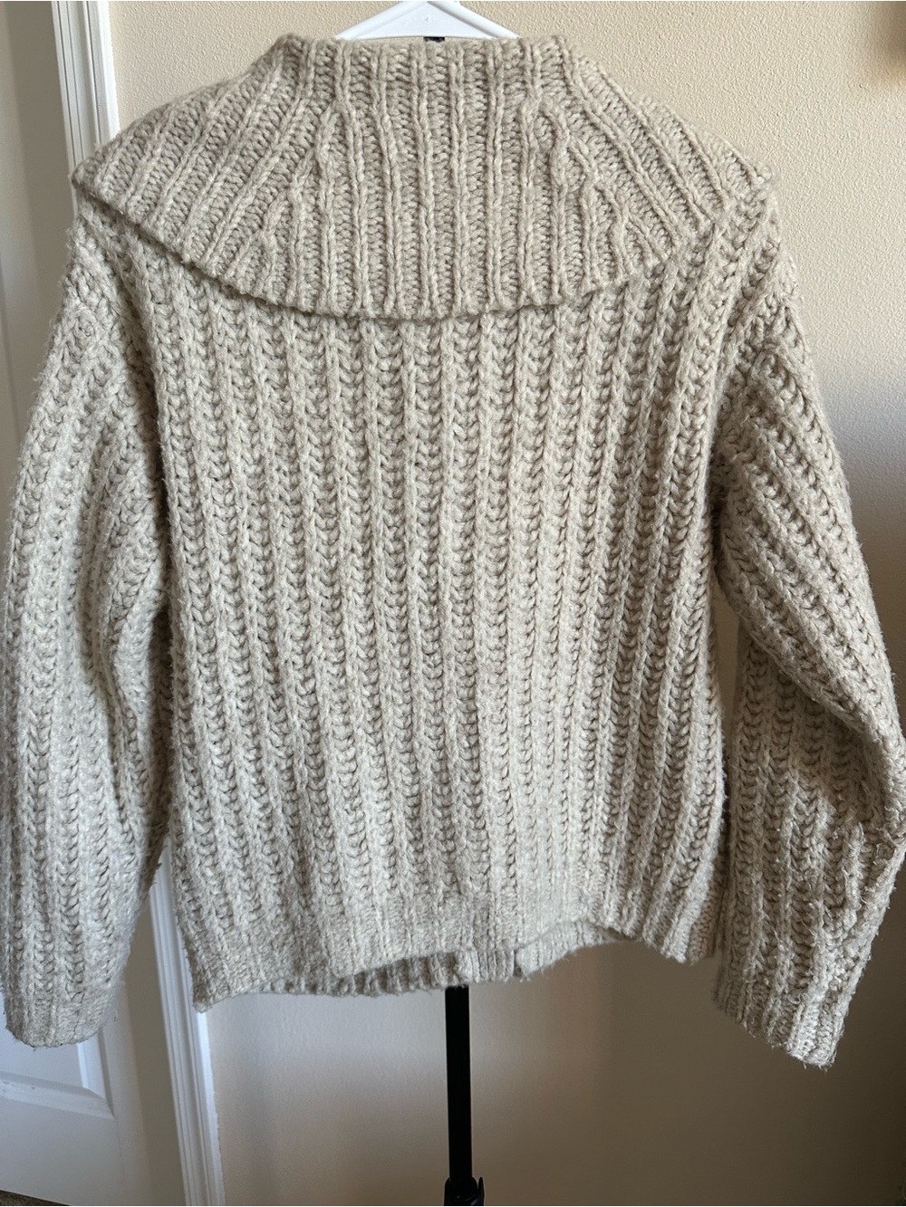 Anthropologie Cream Knit Cardigan with Yellow Star Motif - Picture 10 of 12